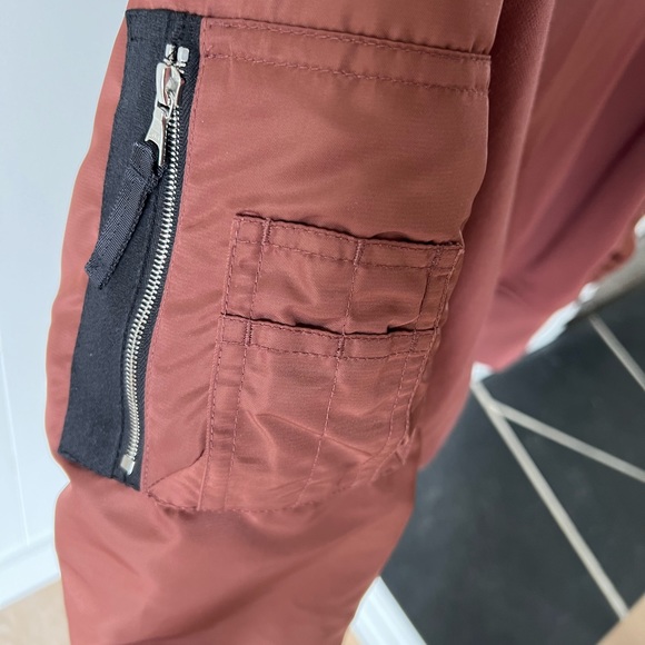 Women’s rose pink Nike bomber jacket with hood - Picture 5 of 6